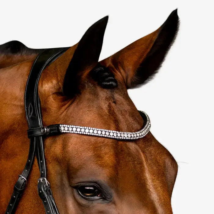 Close-up of a horse's head featuring a crystal wave browband and black leather bridle, emphasizing elegance and style.